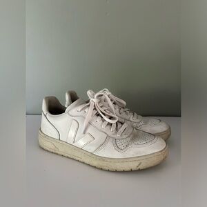 Veja V-10 sneakers Women’s 9